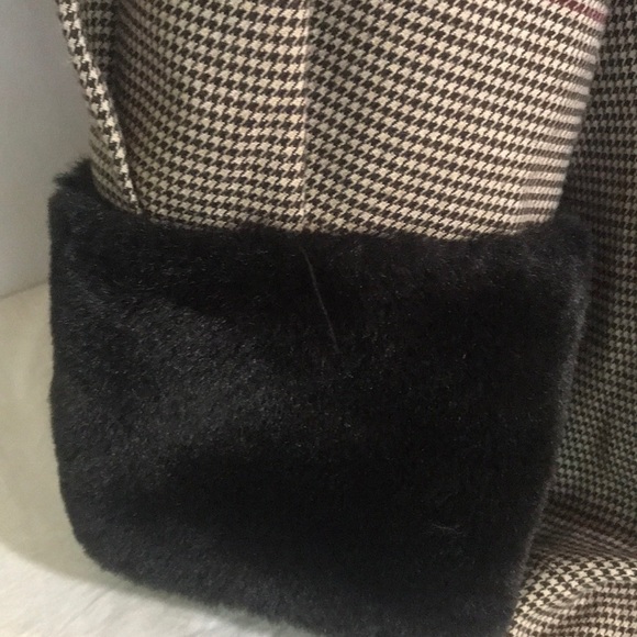 “ZARA WOMAN “ Faux Fur Cuffed Houndstooth Top. - Picture 4 of 10